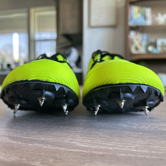Athletic_Shoes